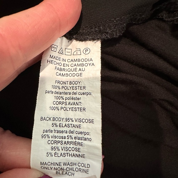 Michael Kors Black V-Neck Tank Top- great with dress pants, skirt or jeans - Picture 8 of 9